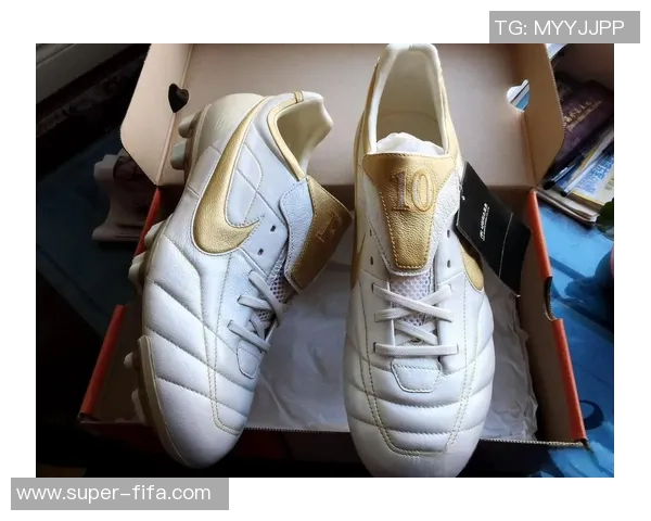 提升球技的秘密武器r10足球鞋助你在赛场上大放异彩